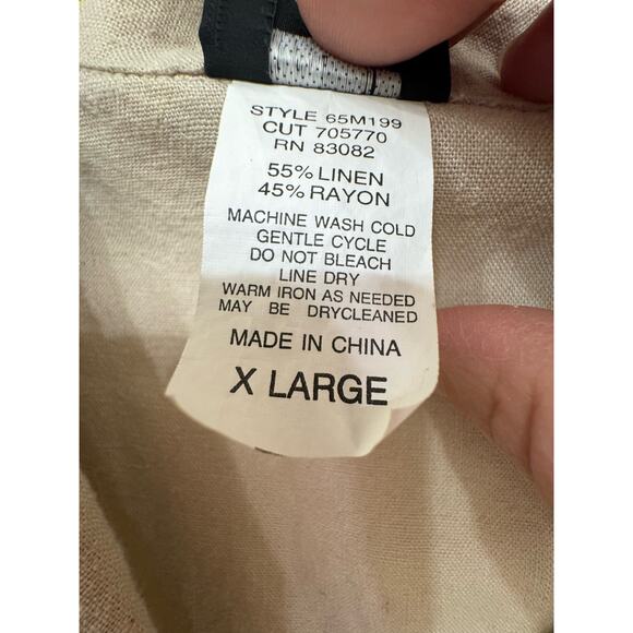 First Option XL women’s linnen blend sleeveless button down tan top - Picture 4 of 5